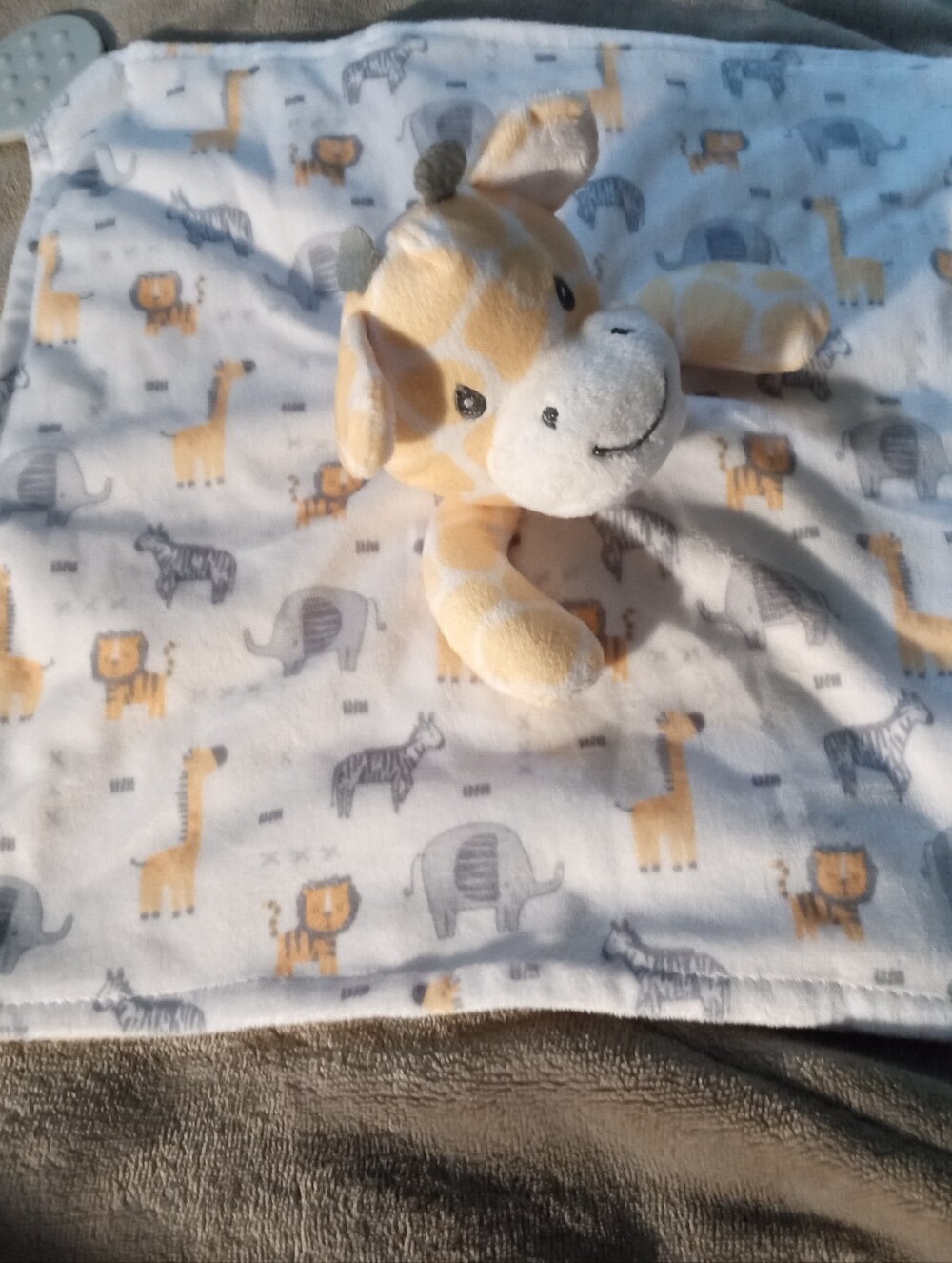 Modern Baby Giraffe Snuggle Security Blanket Blankie Lovey Teether Rattle